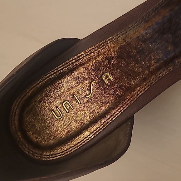 EUC Unis Brown/Bronze Floral Point Toe Open Side Pumps - Picture 5 of 16